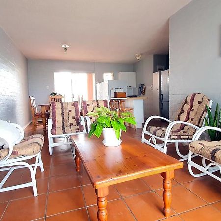 Family Beach Escape: Fully-Equipped 6 Sleeper Apartment Jeffreys Bay Dış mekan fotoğraf